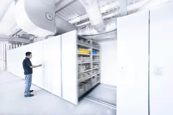 System med skinneforbindelse